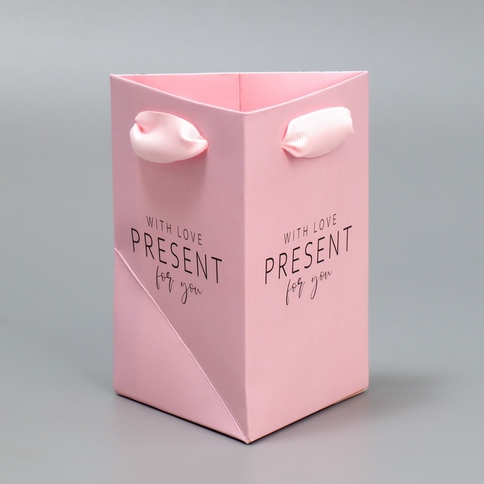 Пакет подарочный для цветов треугольный, упаковка «Подарок» 12 х 8 х 9.5 см Пакет подарочный для цветов треугольный, упаковка «Подарок» 12 х 8 х 9.5 см