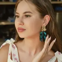 Серьги ассорти &laquo;Ветер&raquo;, мятые треугольники, зелёные