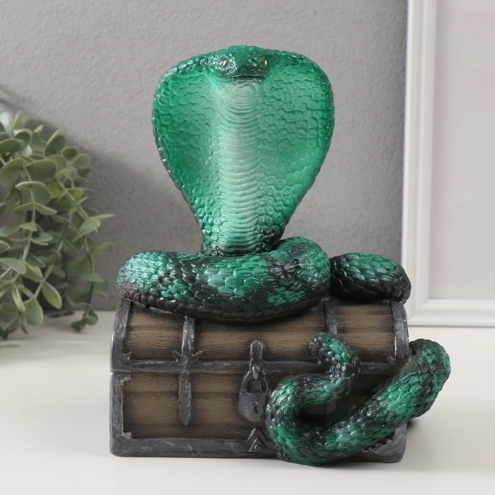 Фигурка Фигурка "КОБРА НА СУНДУКЕ" 20 х 17 х 12 см.