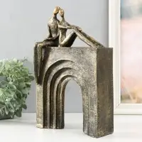 Фигурка полистоун &laquo;Двое на арке&raquo;, под металл, 19.2&times;8.7&times;30.4 см