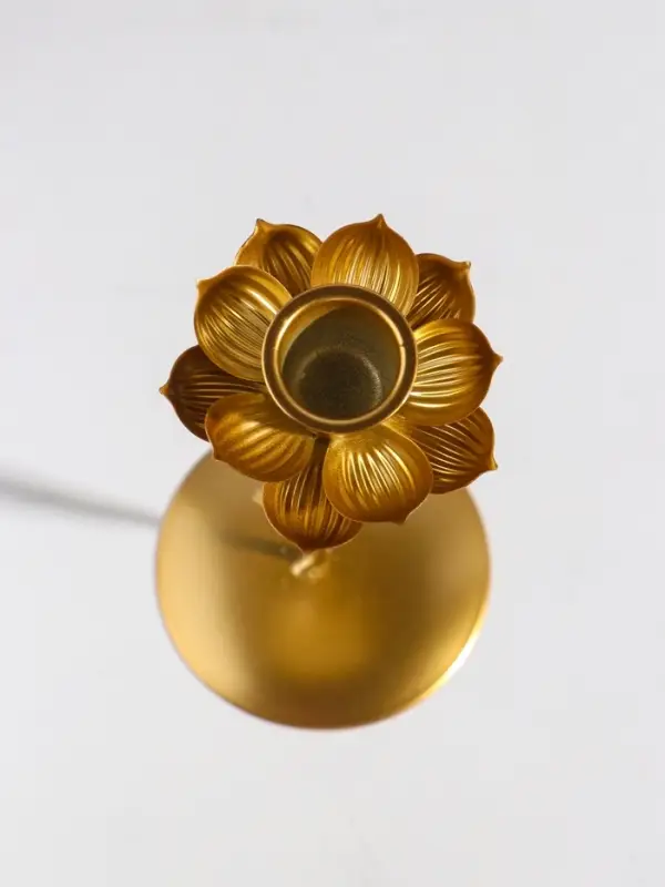 Подсвечник металл на 1 свечу  Подсвечник металл на 1 свечу "Жасмин" золото d=2,5 см 9х9х20,5 см