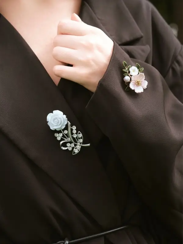 Брошь &laquo;Цветы на ветке&raquo;, розовая, белый в золоте