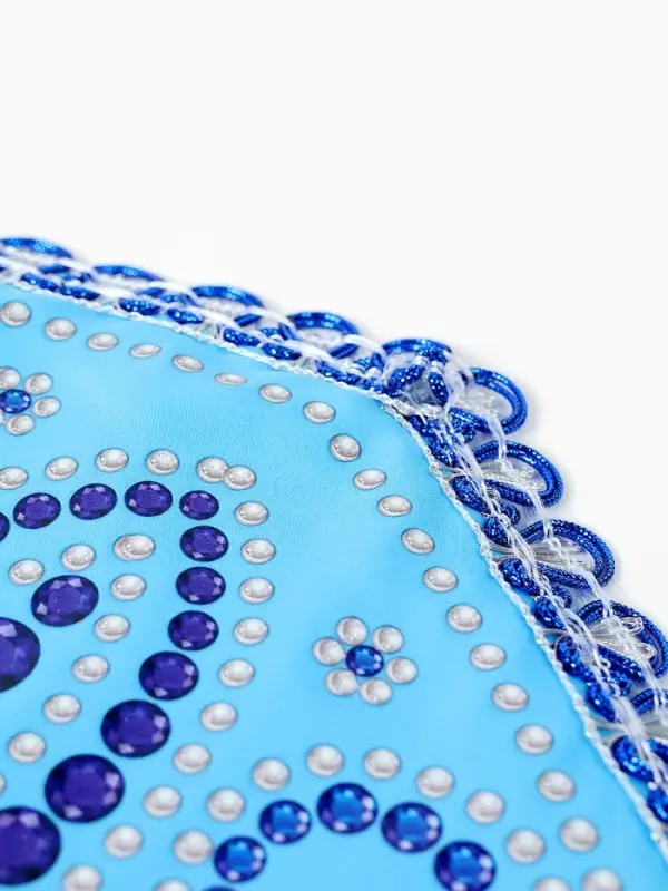 Кокошник с бусинами, на голубом фоне Кокошник с бусинами, на голубом фоне