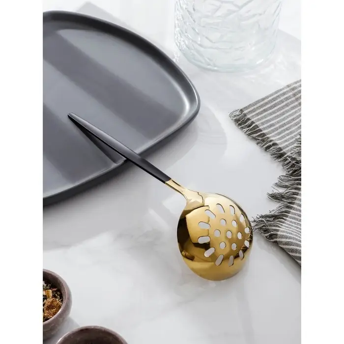 Шумовка из нержавеющей стали Magistro «Грэйс», h=24,5 см, цвет ручки чёрный, цвет головы золотой Шумовка из нержавеющей стали Magistro «Грэйс», h=24,5 см, цвет ручки чёрный, цвет головы золотой