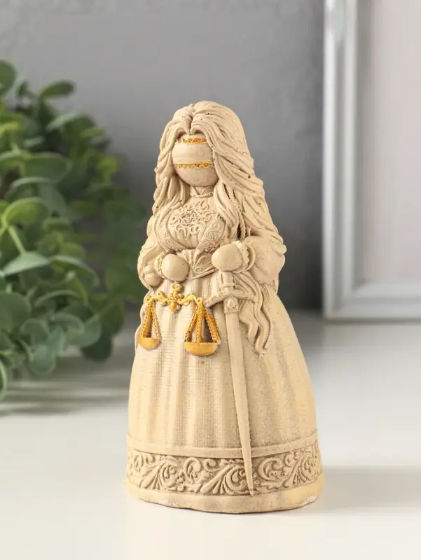 Фигурка гипс &laquo;Берегиня Судебница&raquo;, 13.5&times;7&times;6 см, слоновая кость