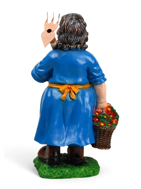 Садовая фигура из полистоуна «Баба с тяпкой», 63×23×27 см Садовая фигура из полистоуна «Баба с тяпкой», 63×23×27 см