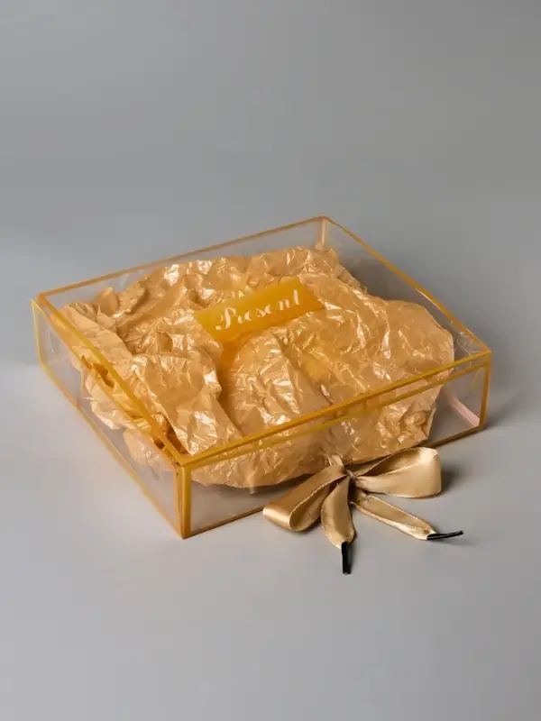 Коробка подарочная пластиковая с тишью и гирляндой Present, 20&times;18&times;5 см