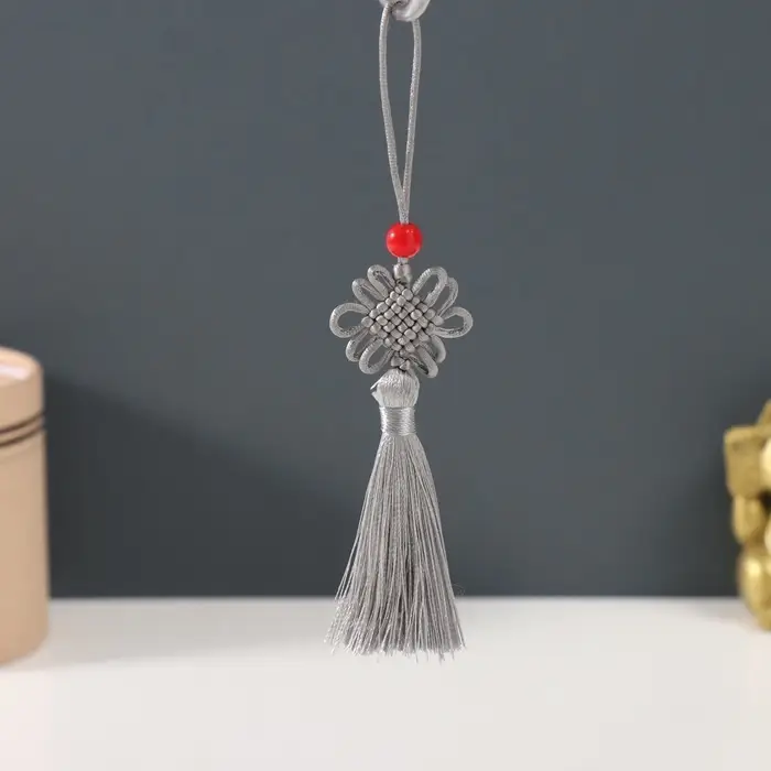 Подвеска текстиль, пластик "Узел счастья и бесконечности" серая 8,5 см