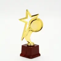 Наградная фигура под нанесение "Звезда" на красной подставке Наградная фигура под нанесение "Звезда" на красной подставке