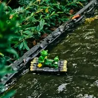 Садовая фигура из полистоуна &laquo;Лягушка на плоту&raquo;, 17&times;11&times;9.5 см, плавающая
