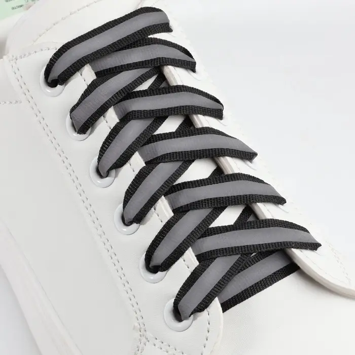 Шнурки для обуви, пара, плоские, со светоотражающей полосой, 10 мм, 110 см, чёрные