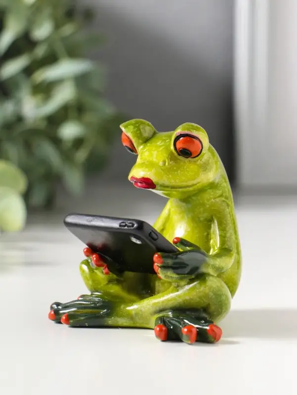 Сувенир полистоун лак "Лягушонок с планшетом" 7,5х7х7,3 см