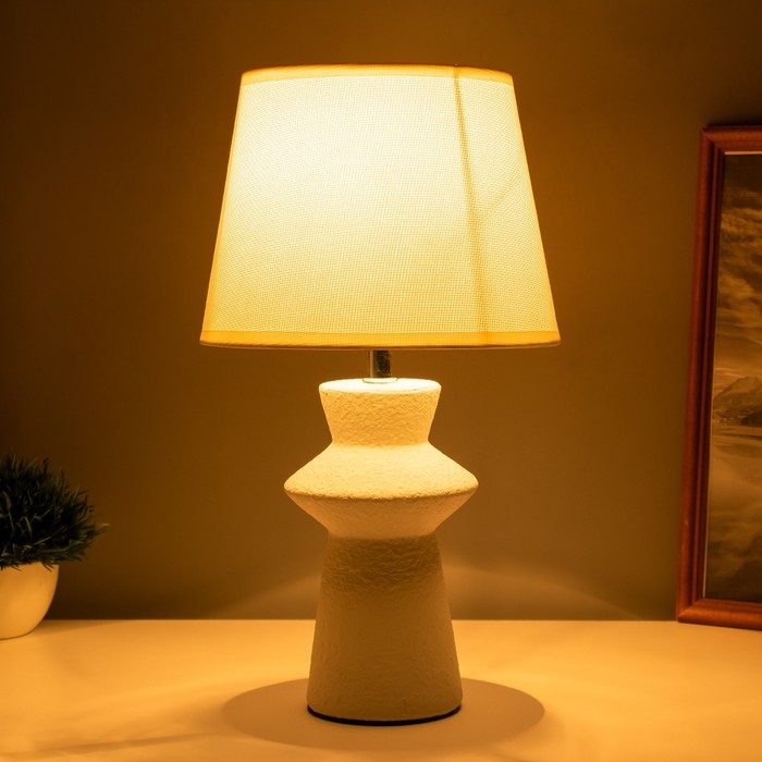 Лампа настольная Лампа настольная "Джу" 1х40Вт Е14 белый 22х22х37см