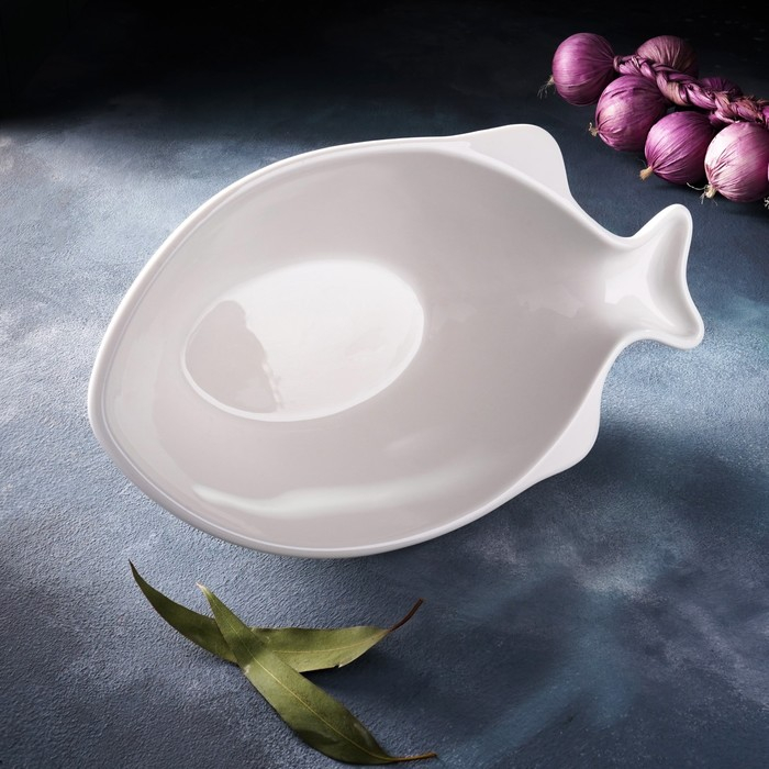 Салатник фарфоровый Magistro «Рыбка», 2 л, 31×17×10,5 см, цвет белый