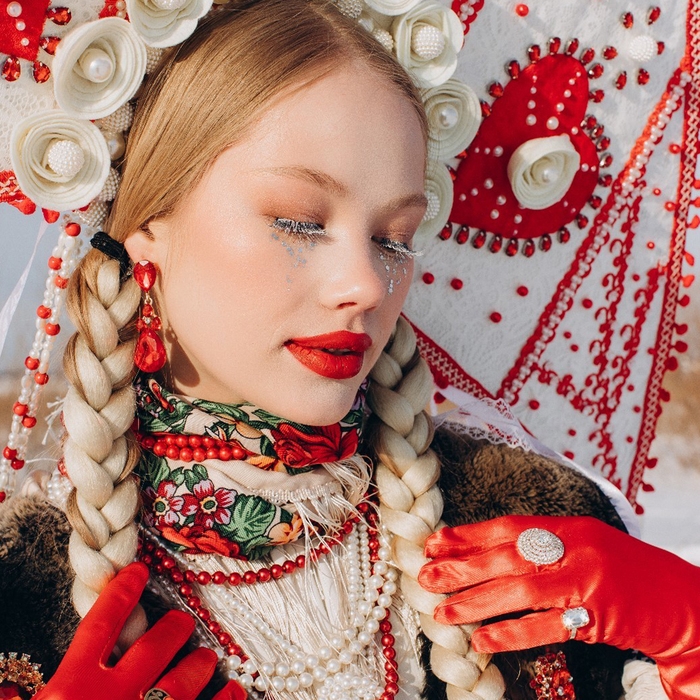 Серьги висячие со стразами «Вечеринка» цветок из капель, цвет красно-белый в золоте, 6,3 см Серьги висячие со стразами «Вечеринка» цветок из капель, цвет красно-белый в золоте, 6,3 см