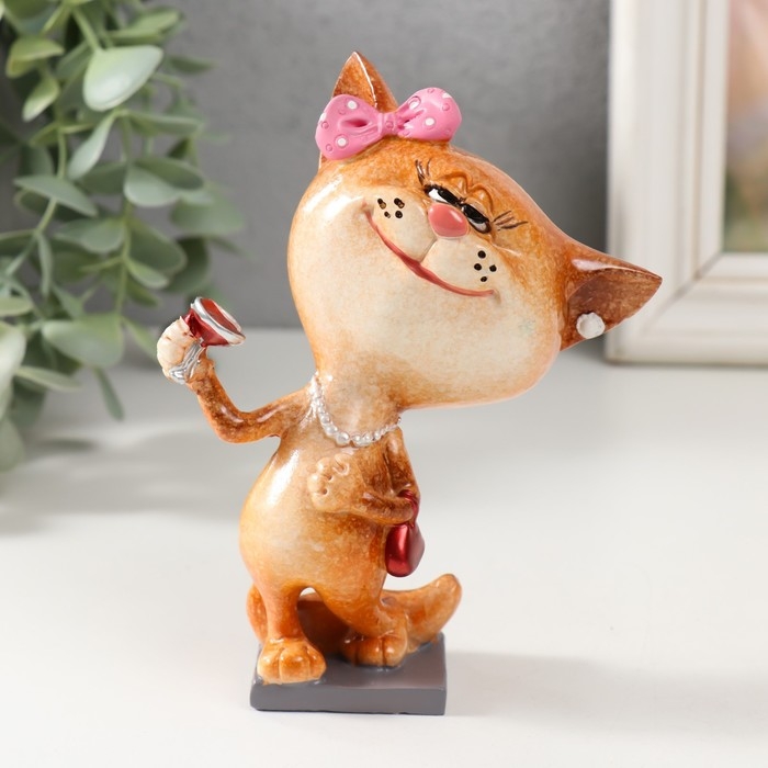 Сувенир полистоун лак Сувенир полистоун лак "Кошечка с бокалом" 8,3х6,2х13,8 см