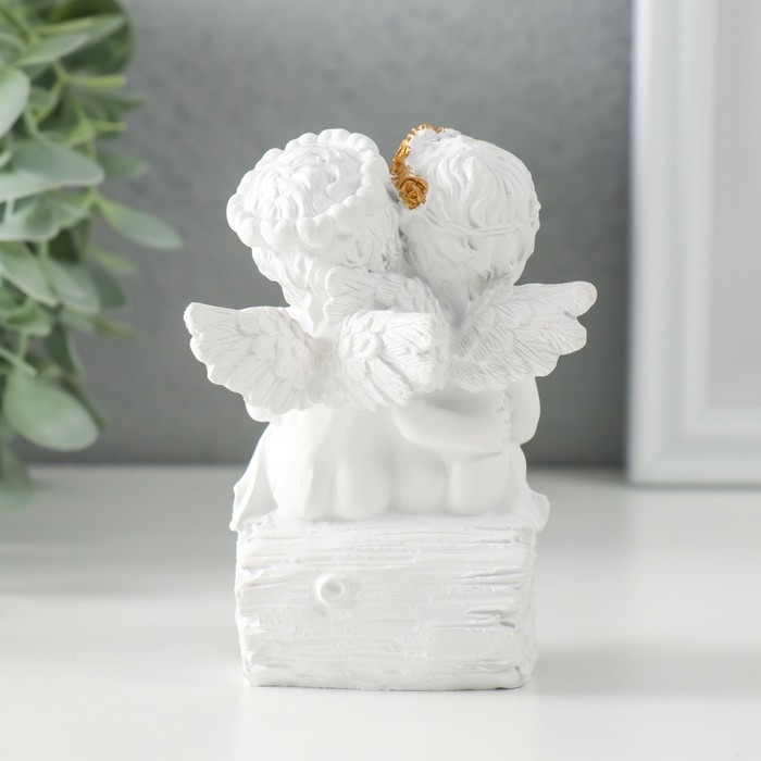 Сувенир полистоун  Сувенир полистоун "Белоснежные ангелочки на брёвнышке - сердце и ключик" 7,5х7х10,5 см