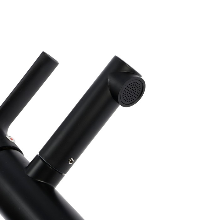 Смеситель для раковины ZEIN Z3693, однорычажный, поворотный излив высотой 9 см, черный Смеситель для раковины ZEIN Z3693, однорычажный, поворотный излив высотой 9 см, черный