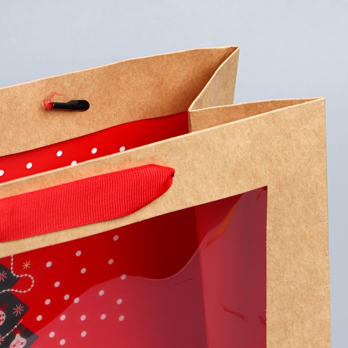 Пакет подарочный новогодний крафтовый с пластиковым окном «Новогодняя ёлка», 24 х 20 х 11см Пакет подарочный новогодний крафтовый с пластиковым окном «Новогодняя ёлка», 24 х 20 х 11см