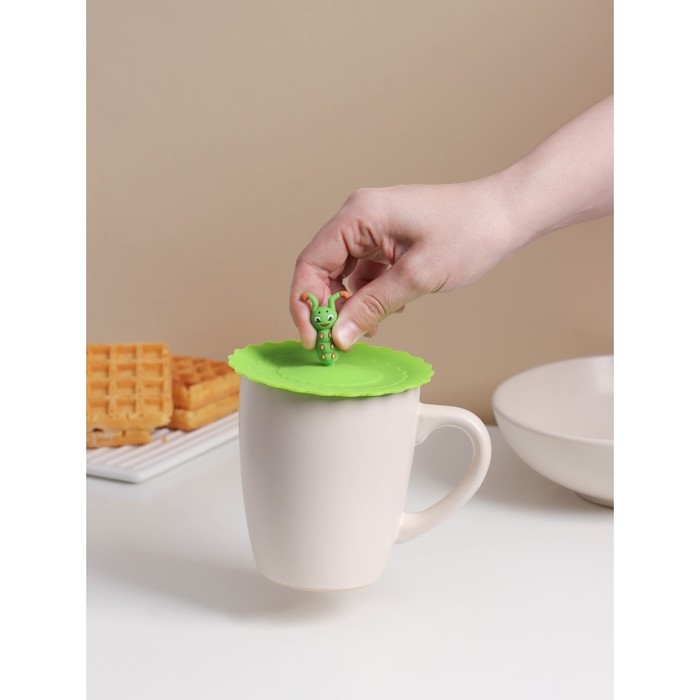 Крышка - непроливайка силиконовая Доляна «Гусеничка», d=10 см, цвет зелёный Крышка - непроливайка силиконовая Доляна «Гусеничка», d=10 см, цвет зелёный