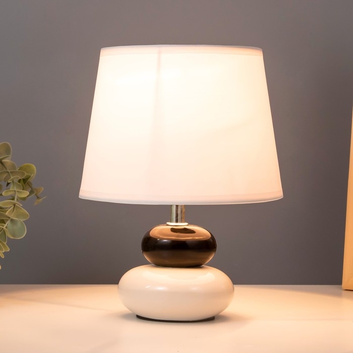 Настольная лампа Настольная лампа "Баланс" Е14 40Вт бело-черный 17,5х17,5х23 см RISALUX