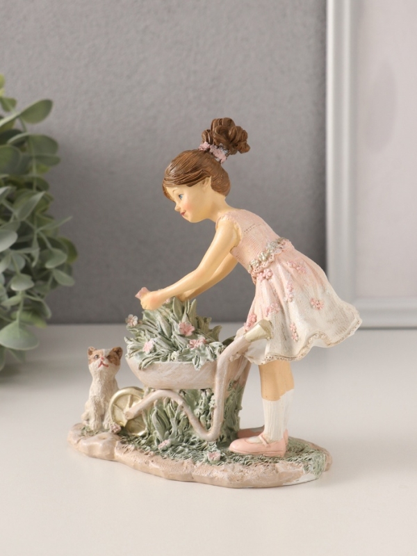 Сувенир полистоун  Сувенир полистоун "Девочка с цветами в тачке, с котёнком" розовый 14х6,5х15 см