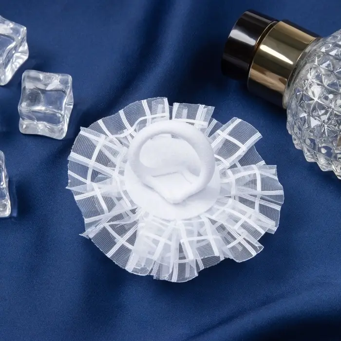 Резинка для волос бант «Школьница», клетка объём, d=7.5 см, белая