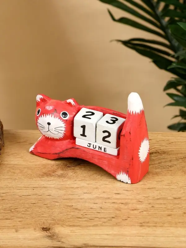Календарь настольный "Кошка" дерево 13х4х10 см, цв. красный