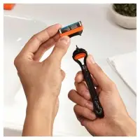 Бритвенный станок Gillette Fusion + 2 сменных кассеты, 5 лезвий