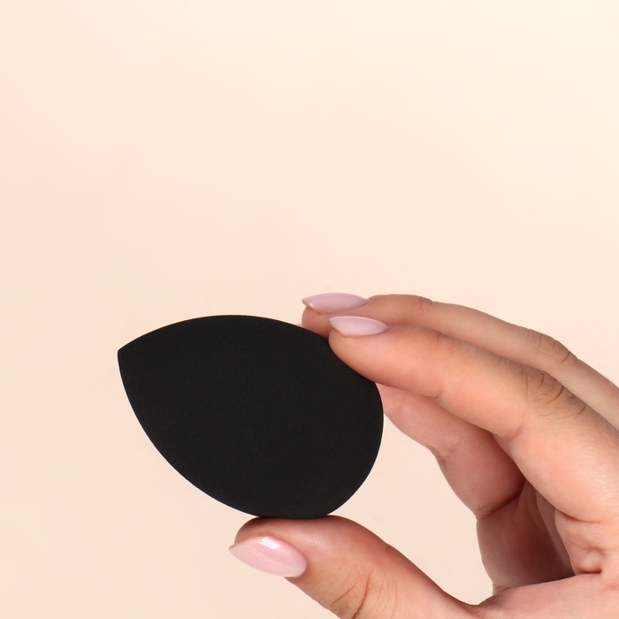 Спонж для макияжа «Капля», 6 × 4 см, увеличивается при намокании, в футляре, цвет чёрный Спонж для макияжа «Капля», 6 × 4 см, увеличивается при намокании, в футляре, цвет чёрный