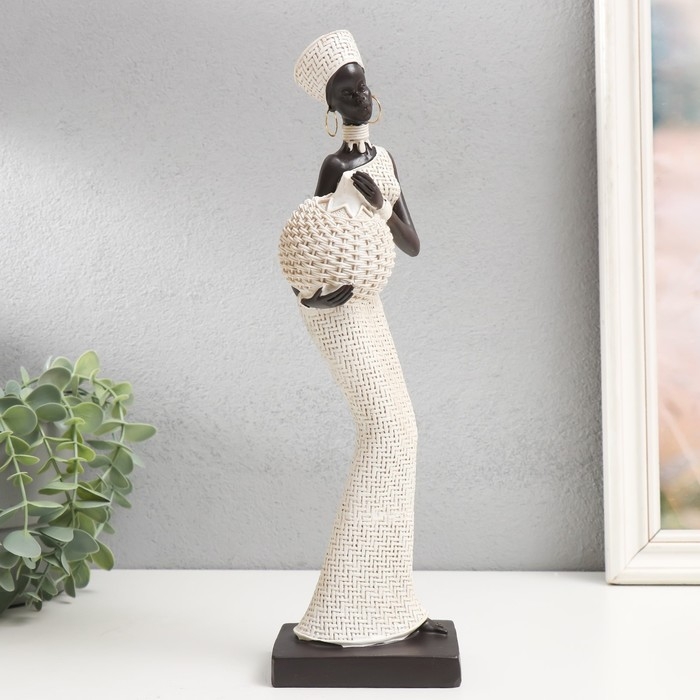 Сувенир полистоун  Сувенир полистоун "Африканка с круглым плетёным кувшином" белый 33х9,5х9,5 см