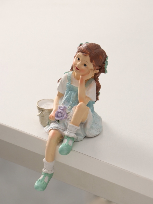 Сувенир полистоун  Сувенир полистоун "Малышка в сарафане, с розой и ведерком" 9х7,5х14,5 см