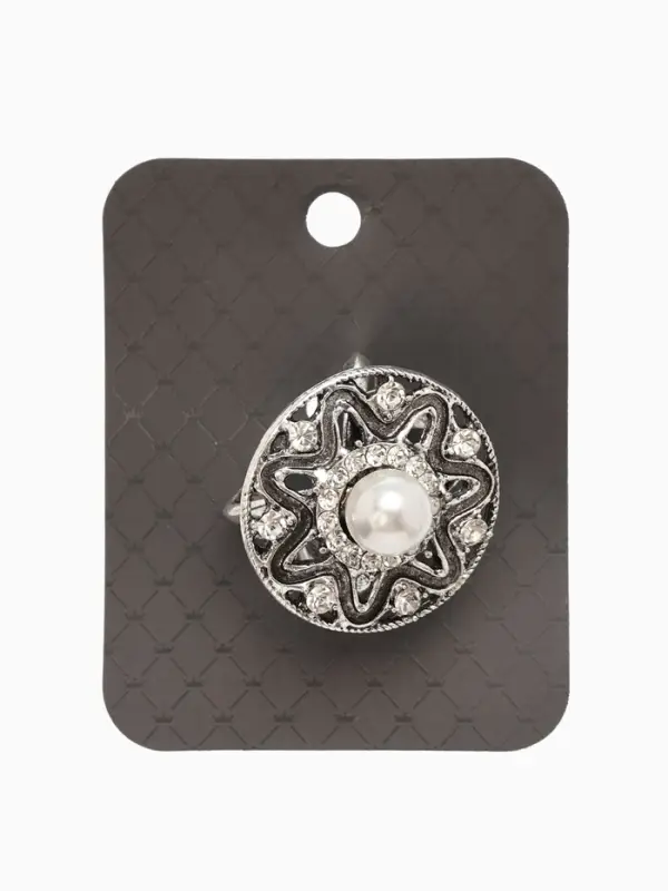 Кольцо для платка Кольцо для платка "Цветок в круге", цвет белый в чернёном серебре