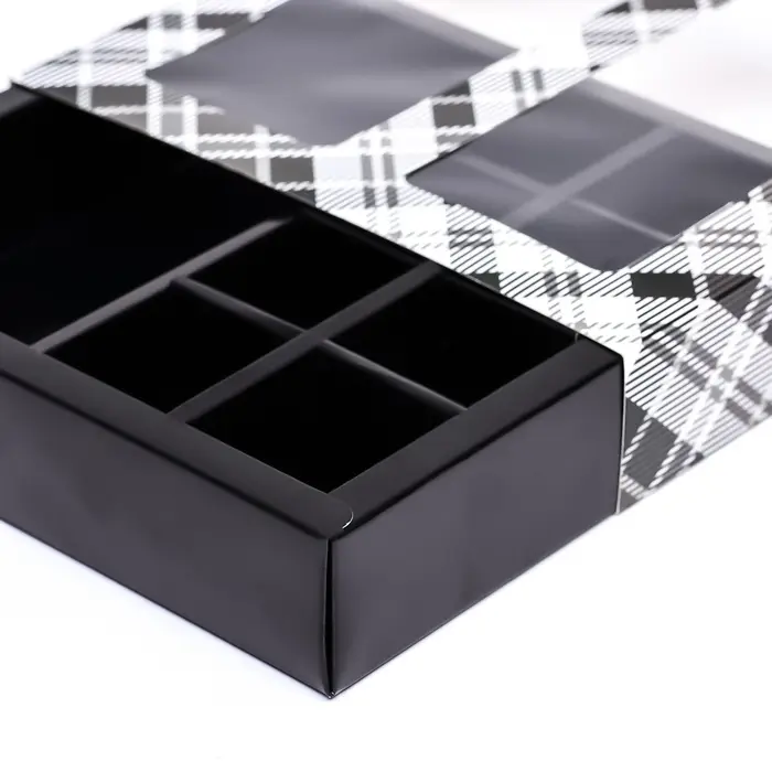 Коробка для 8 конфет шоколад, с окном, &laquo;Мужской&raquo; 17.7&times;17.8&times;3.8 см