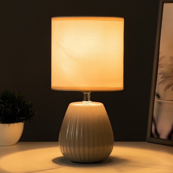 Настольная лампа Настольная лампа "Арнелла" Е14 40Вт бежевый 14х14х28 см RISALUX