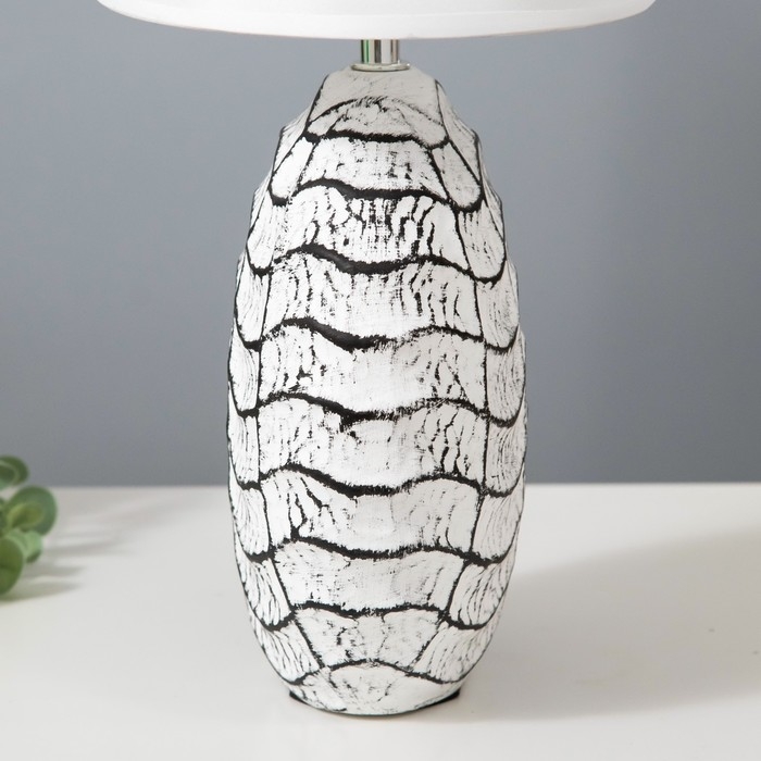 Настольная лампа "Велория" Е14 40Вт белый 18х27х40 см RISALUX