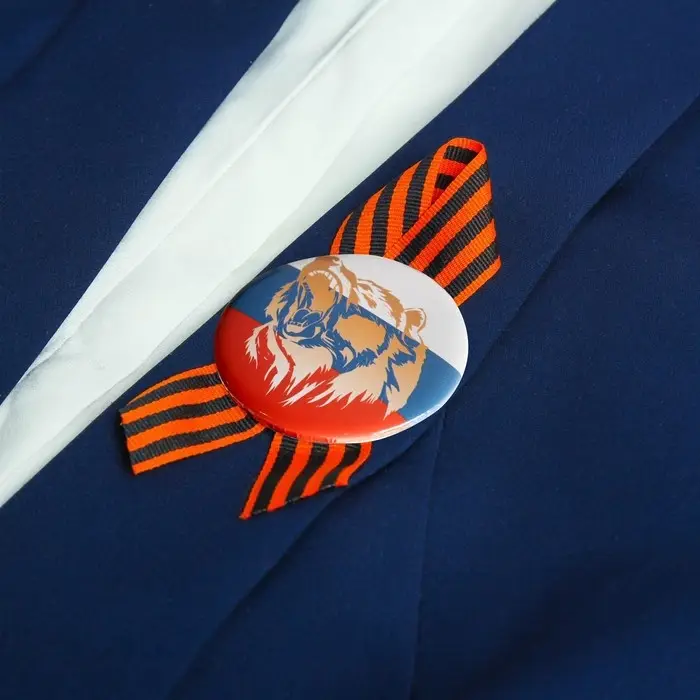 Значок закатной с георгиевской лентой «9 мая. День Победы» Значок закатной с георгиевской лентой «9 мая. День Победы»