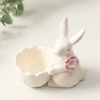 Сувенир керамика подставка "Зайка с цветком" белый 10,5х4,5х10 см