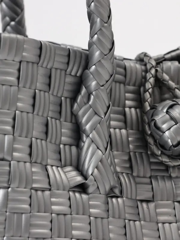 Сумка плетёная пластиковая, 23&times;11&times;30 см, серебристая