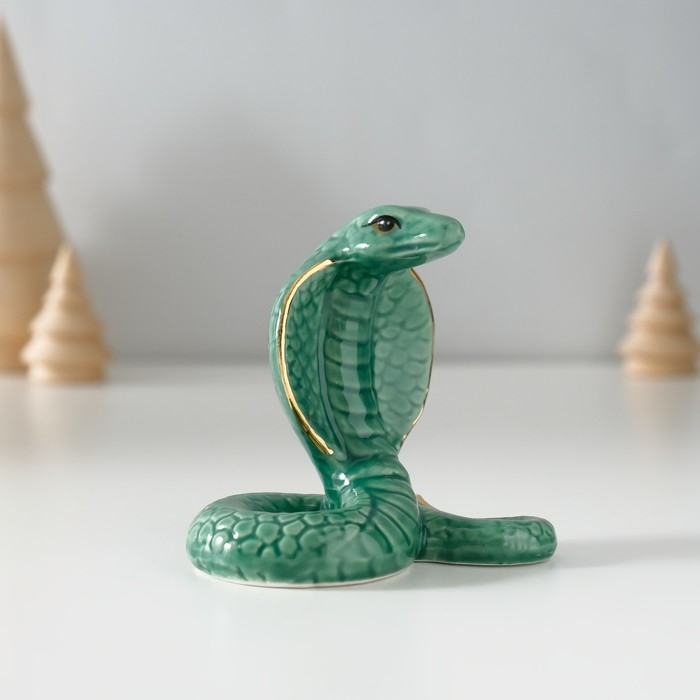 Сувенир керамика Сувенир керамика "Тёмно-зелёная кобра" с золотом 4,7х8х7,5 см