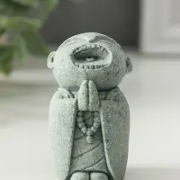 Фигурка песчаник &laquo;Маленький монах с чётками - священные писания&raquo;, 3.3&times;4&times;7 см