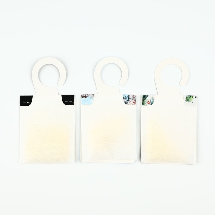 Ароматизатор на вешалке новогодний «Новый год: Новогодний МИКС», 8 х 15,5 см