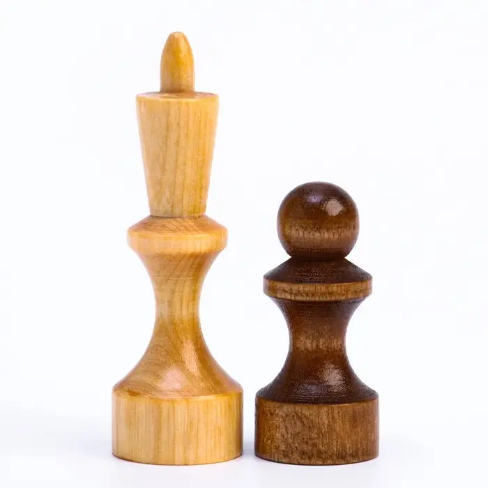 Шахматные фигуры, дерево, король 7.2 см, пешка 4.5 см, d=2 см