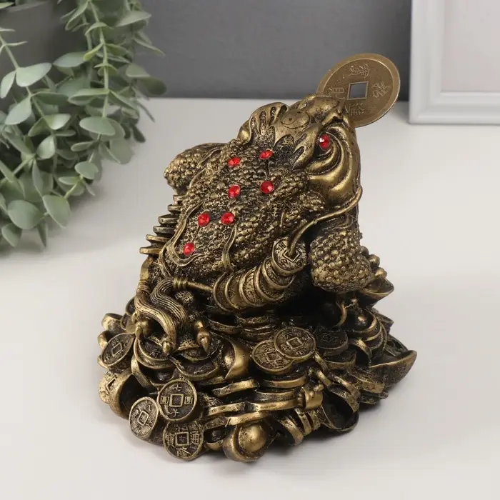 Нэцкэ фигурка &laquo;Денежная жаба с монетой на горе монет&raquo;, полистоун, под бронзу, 16.2&times;19&times;16.5 см