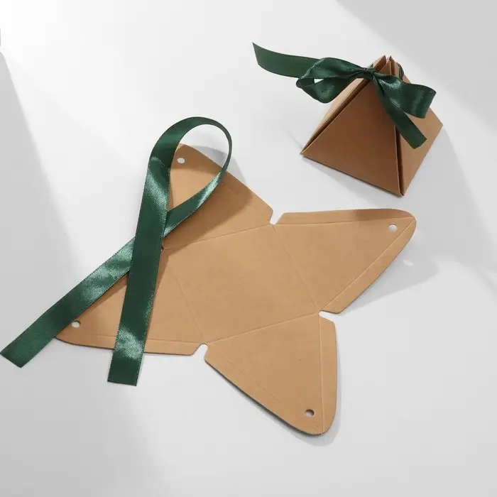 Коробочка подарочная складная «Пирамида» 7×7×8, изумрудно-крафтовый