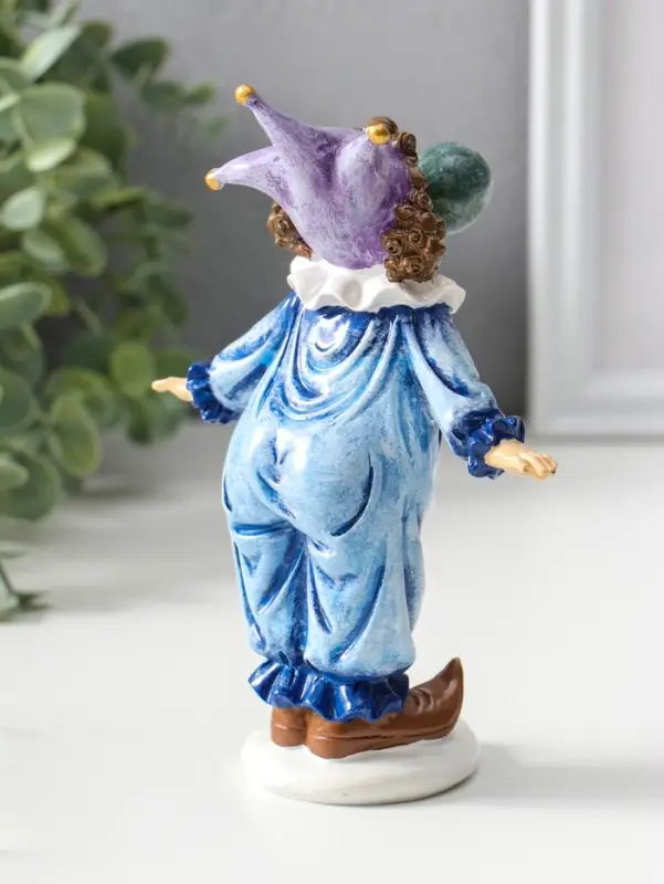 Сувенир полистоун "Клоун надувает шарик" сине-фиолетовый 16,5 см