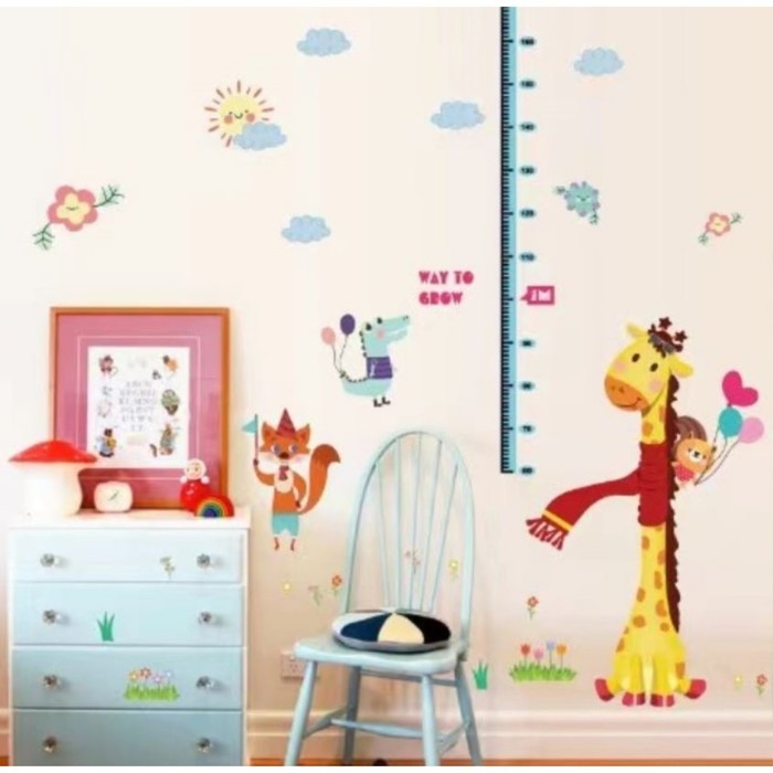 Наклейка пластик интерьерная цветная ростомер  Наклейка пластик интерьерная цветная ростомер "Жираф и зверята" 60х90 см