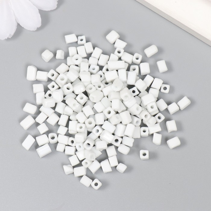 Бисер кубический стекло 4х4 мм  Бисер кубический стекло 4х4 мм "Белоснежный" набор 20 гр