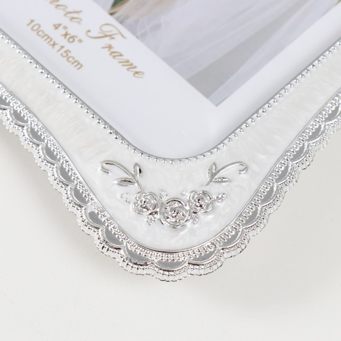 Фоторамка пластик под металл 10х15 см Фоторамка пластик под металл 10х15 см "Овал с розами" серебро и перламутр 21,5х14,3х0,8 см