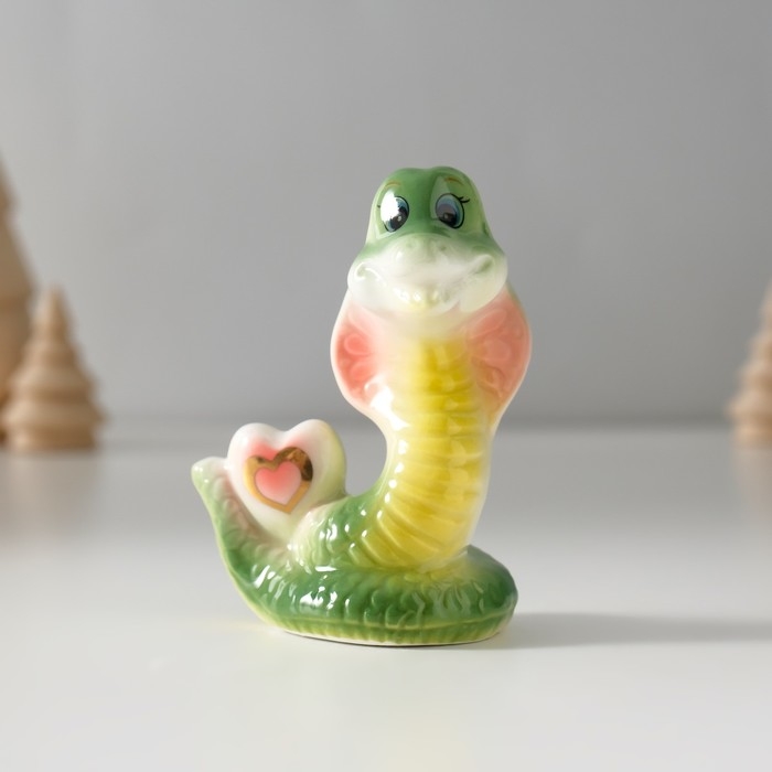 Сувенир керамика Сувенир керамика "Зелёная кобра с сердечком - Love" 4х7,5х8 см